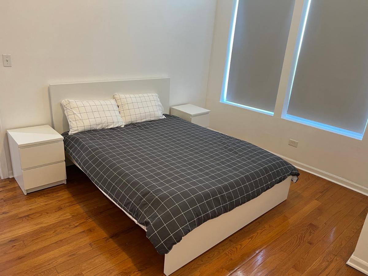 Adorable 2 Bedroom Apartment With Free Street Parking Chicago Exterior foto